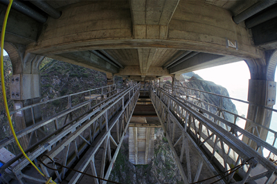 Mr. Pat Hathaway 1999 Copyright© (831) 373-3811 Bixby Creek Bridge, 1999